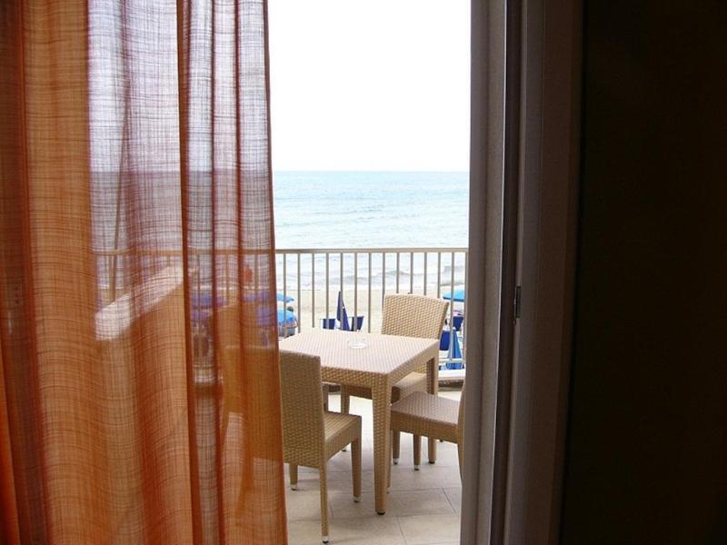 Hotel Villa Lo Scoglietto San Vincenzo Kültér fotó
